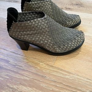 Bernie Mev Chesca EU sz 40 / USA 9 1/2-10 regular width